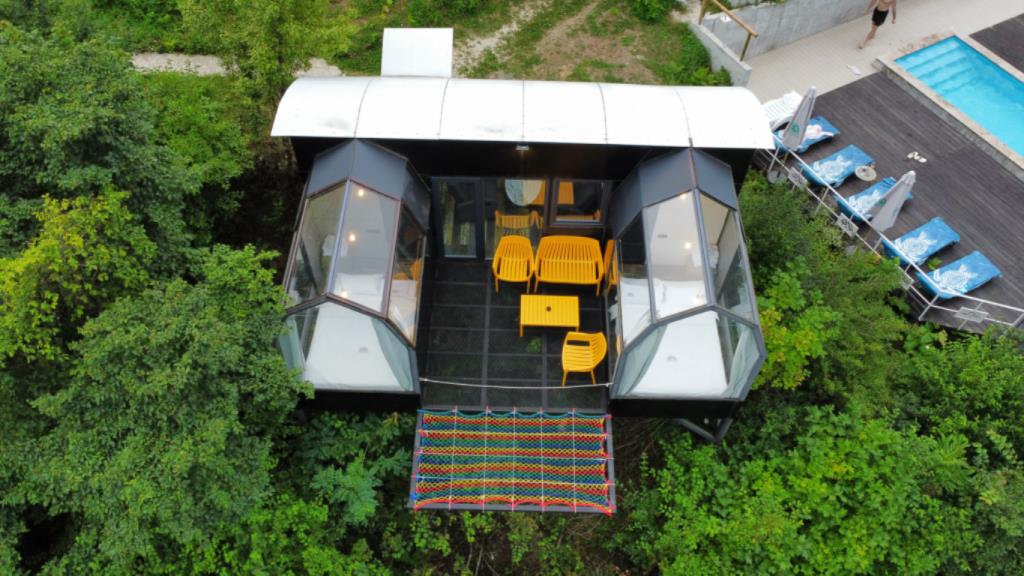 Tent Less Private Jet